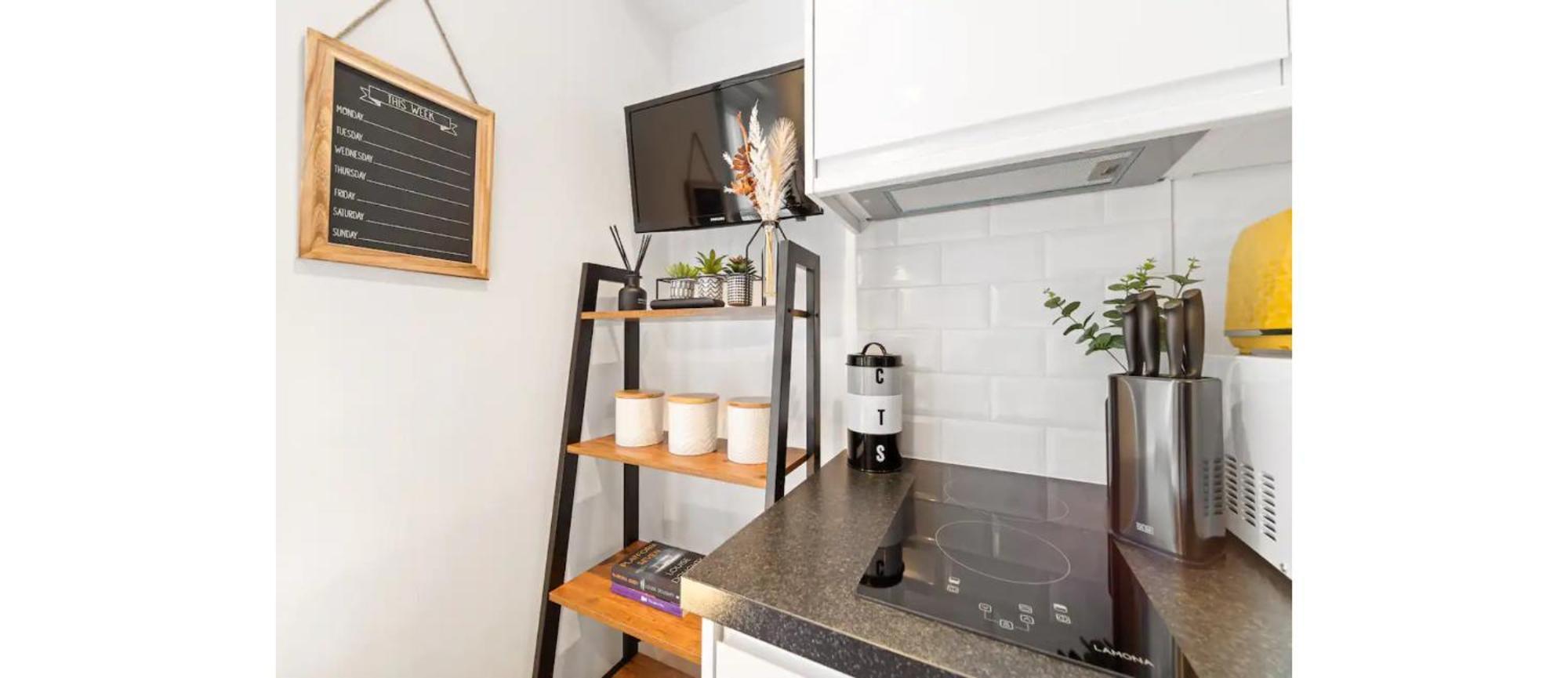 The *best* Airbnb For Transport In London! Promise Londra
