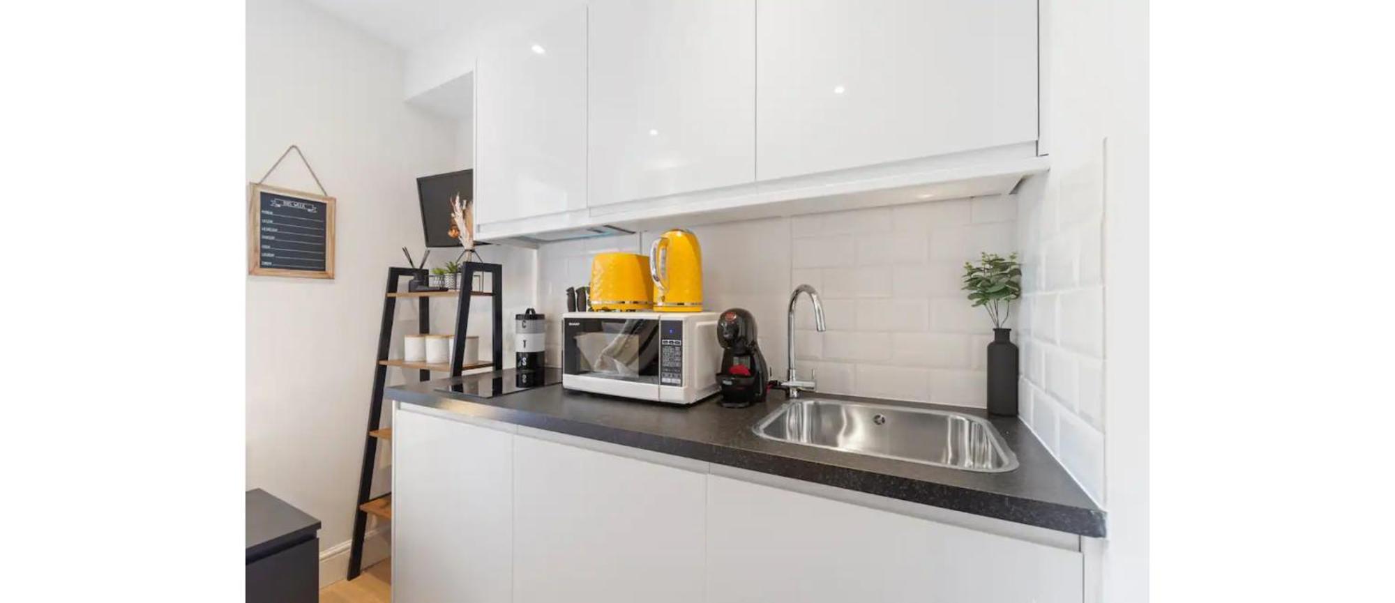 The *best* Airbnb For Transport In London! Promise * Londra